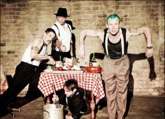 Οι Red Hot Chili Peppers διασκευάζουν θρυλικούς καλλιτέχνες