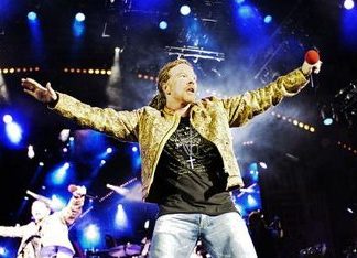 Ο Axl Rose για τις καθυστερήσεις στις συναυλίες των Guns N’ Roses