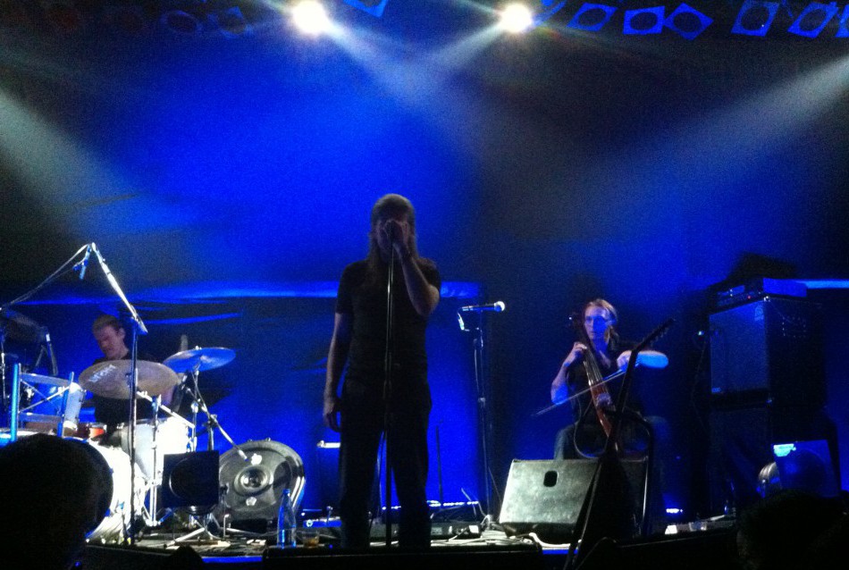 “τον κοιτώ και αναρριγώ”…- Γιάννης Χαρούλης ΣτΝ