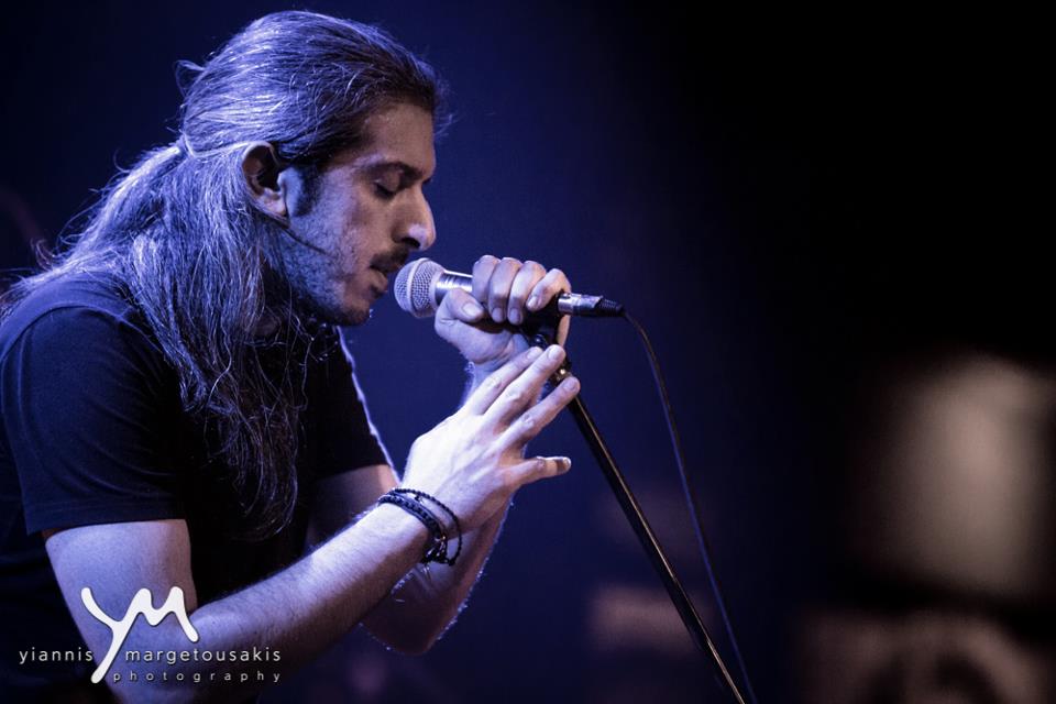 Ο Γιάννης Χαρούλης στο Θέατρο Βράχων – Κερδίστε Προσκλήσεις