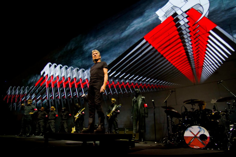 O Roger Waters μιλάει για τα εισιτήρια της συναυλίας του στο ΟΑΚΑ.