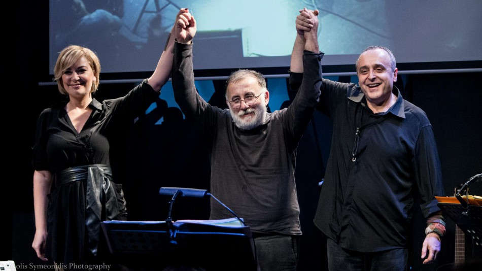 …Τα μάτια σου ζούνε μια θάλασσα, θυμάμαι…στο Ρυθμός stage