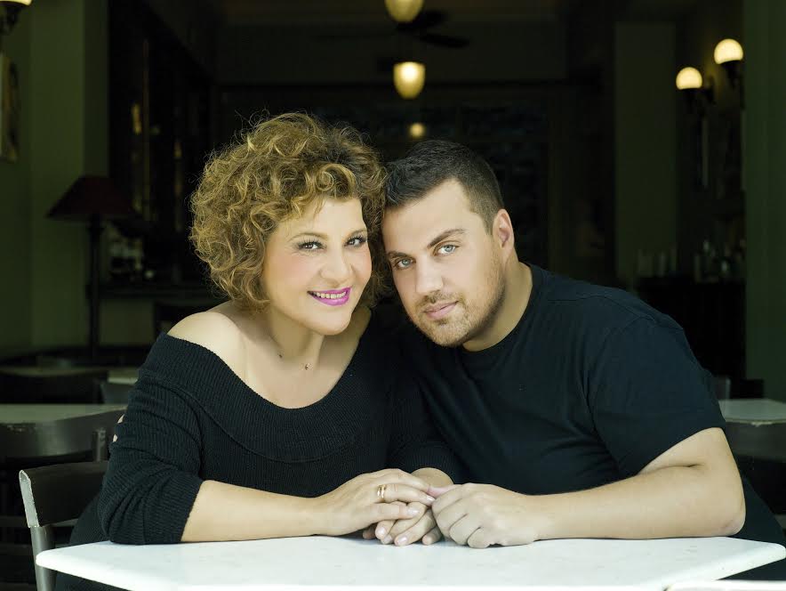 Γιώτα Νέγκα – Θέμης Καραμουρατίδης @ Passport