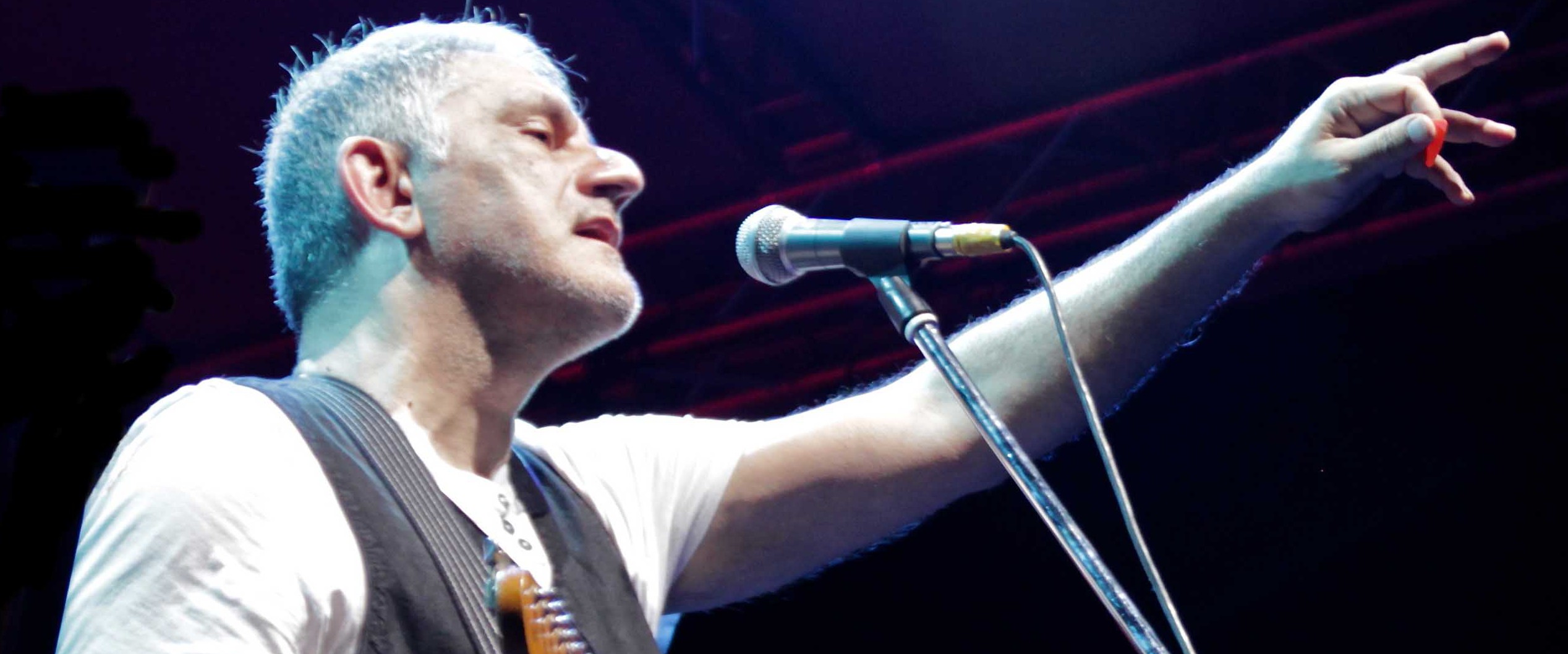 Ο Νίκος Πορτοκάλογλου και οι ”Φτερωτές Κιθάρες” στο club του ΣτΝ