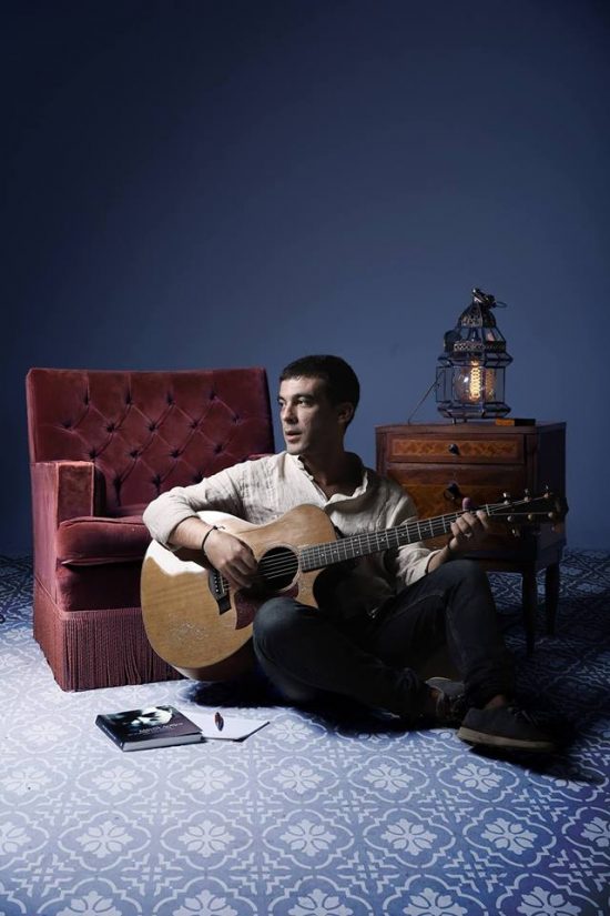 Απόστολος Ρίζος | “Σ’ένα δωμάτιο με τον Μάνο Λοΐζο” | Σταυρός Του Νότου Plus