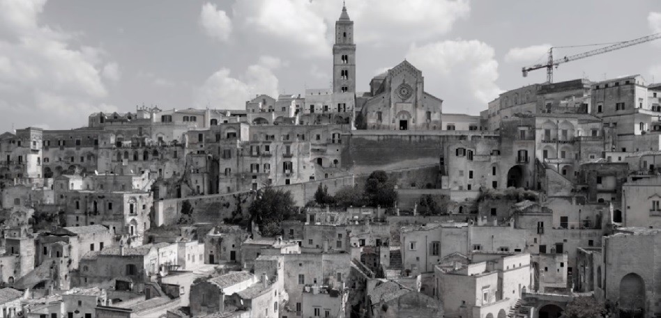 “Ματέρα” το νέο τραγούδι του Θανάση Παπακωνσταντίνου