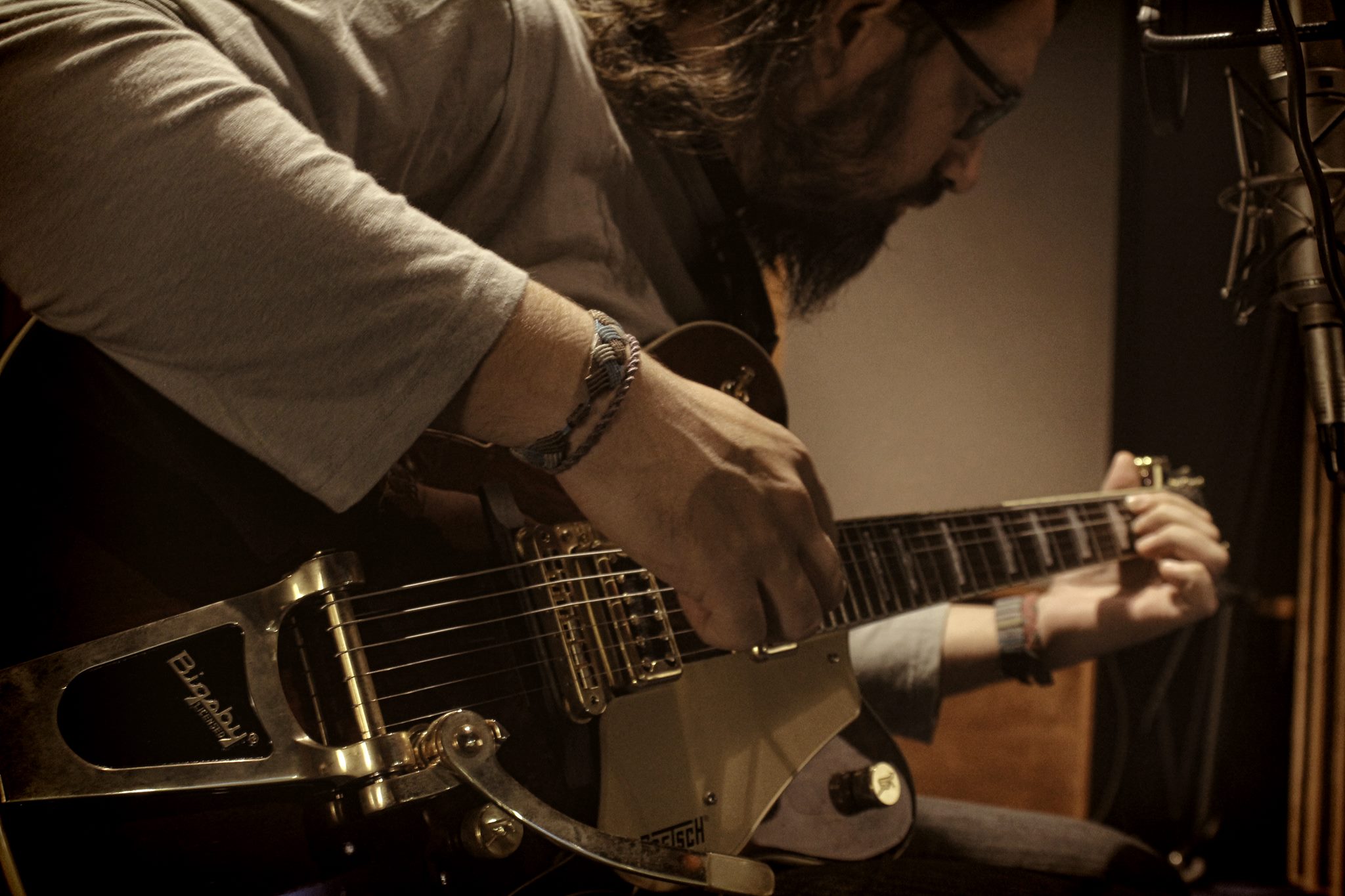 Ο Βαγγέλης Καζαντζης στο “Ολόγραμμα” με τον Βασίλη Κομύτη στο www.metadeftero.gr