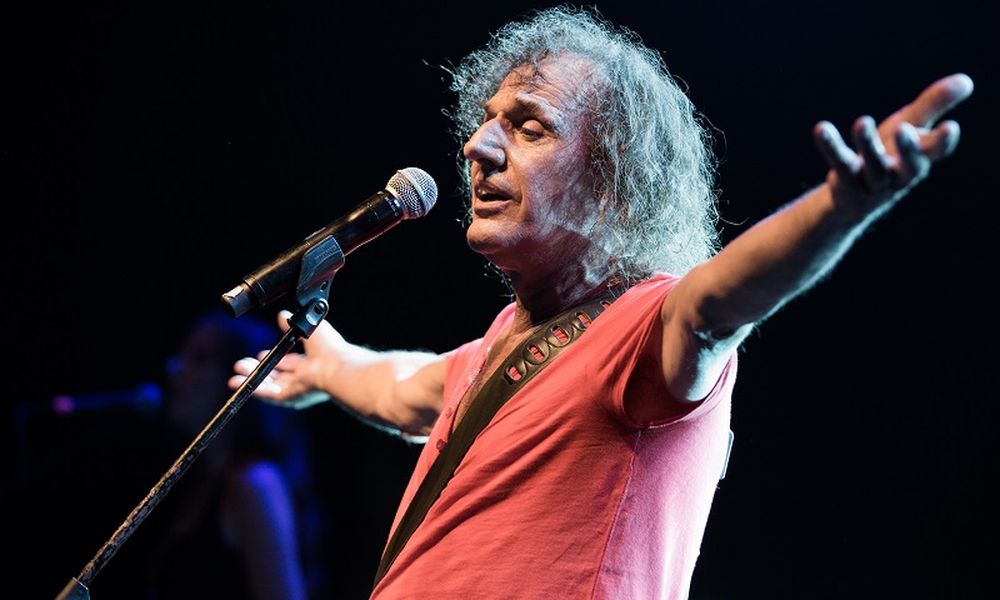 Ο Βασίλης Παπακωνσταντίνου αποχαιρέτησε τον Θάνο Μικρούτσικο