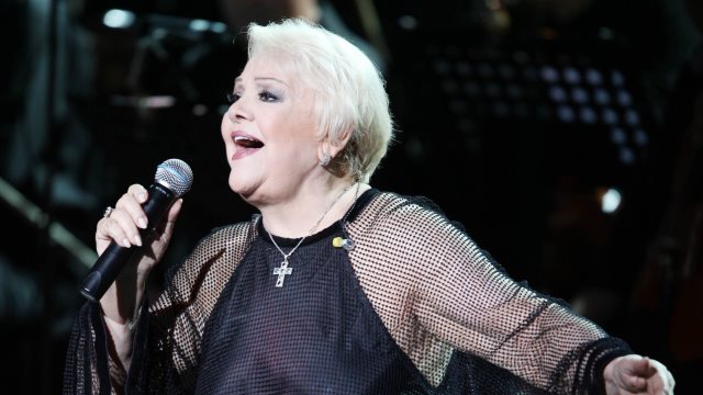 Η Μαίρη Λίντα τραγουδάει ακόμα και συγκλονίζει