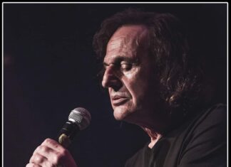 Ξένος – Βασίλης Παπακωνσταντίνου