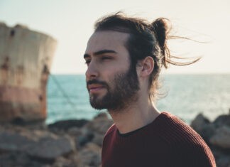 Ακούμε Νέα Τραγούδια | Δημήτρης Μεσημέρης – Ψάχνοντας την Ιθάκη