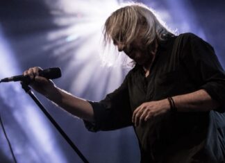 Γιάννης Αγγελάκας : ΣΚΟΤΕΙΝΗ ΑΥΛΑΙΑ (για τον Άλκη και για όλους μας)