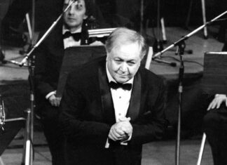 Μάνος Χατζιδάκις : “Σκοτώστε τη μνήμη! Ξεκινείστε απ’ την αρχή!”