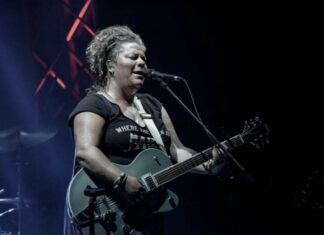 Ο Θανάσης Παπακωνσταντίνου φώναξε στη σκηνή την Ματούλα Ζαμάνη και…έγινε χαμός! (video)