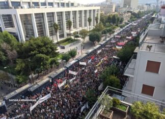 Η πανηγυρική στιγμή της απόφασης και η απρόκλητη βία κατά του πλήθους! (Video)