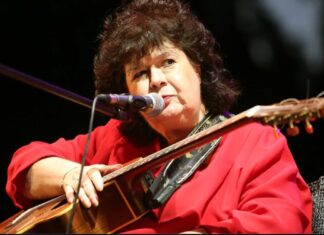 Η Αρλέτα ζεί ακόμα σε κάποιο ροζ , τρυφερό σύννεφο!