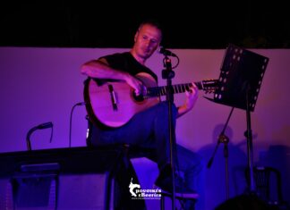 Συνέντευξη : Ο συνθέτης και δεξιοτέχνης της κιθάρας, Μανόλης Ανδρουλιδάκης, μιλάει στις mousikesebeeries