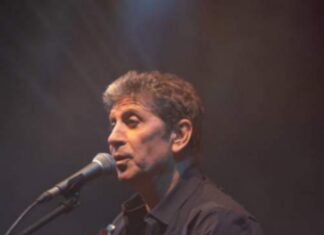 Ο Σωκράτης Μάλαμας διαβάζει το ποίημα “Ο ήσυχος κόσμος” του Jeffrey McDaniel