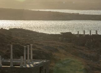 WHEN IN DELOS | Από το ιερό νησί της Αρτέμιδος και του Απόλλωνα!