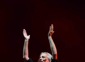 Γιάννης Αγγελάκας : “Αν χαθεί η ζωή του θα γίνουμε γι’ ακόμη μια φορά η ντροπή του πλανήτη και θα φαντάζουμε όλοι ένοχοι…”