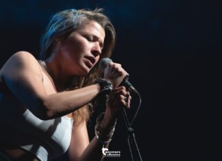 Η ΙΟΥΛΙΑ ΚΑΡΑΠΑΤΑΚΗ ΣΤΗΝ ΚΕΝΤΡΙΚΗ ΣΚΗΝΗ ΤΟΥ ΣΤΑΥΡΟΥ ΤΟΥ ΝΟΤΟΥ