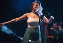 Η Ιουλία Καραπατάκη και το sold out στο θέατρο του Λυκαβηττού