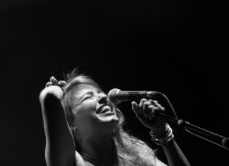 Η ΙΟΥΛΙΑ ΚΑΡΑΠΑΤΑΚΗ LIVE ΣΤΟ GAZARTE