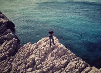 Ο Μανώλης Φάμελλος με φίλους, στο μουσικό στέκι «Ορφέας» στην Κυψέλη!