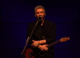 Αλκίνοος Ιωαννίδης : “Τραγουδάμε κάτω από όλες τις συνθήκες, στους θριάμβους και στις τραγωδίες” (video)