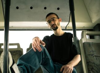 O Bloody Hawk με το νέο του single “Τον Κόσμο Γυρίζω”