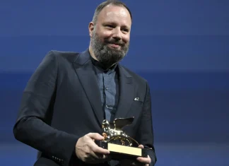 Γιώργος Λάνθιμος : Κέρδισε τον Χρυσό Λέοντα για το «Poor Things» στο 80o φεστιβάλ κινηματογράφου
