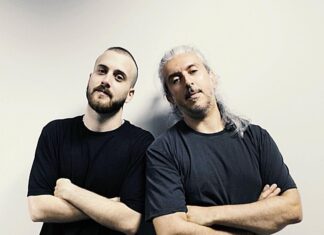 Γιάννης Χαρούλης & Novel 729 ερμηνεύουν τον “Τρελό”