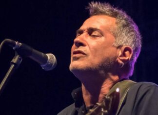 Ο Παντελής Θαλασσινός live στο Caja de musica