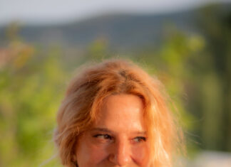 ΕΥΑΝΘΙΑ ΡΕΜΠΟΥΤΣΙΚΑ | “ΓΥΝΑΙΚΕΣ ΤΗΣ ΜΕΣΟΓΕΙΟΥ” ΣΤΟ ΘΕΑΤΡΟ ΚΟΛΛΕΓΙΟΥ ΑΘΗΝΩΝ