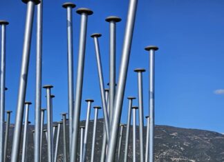 “58 ΚΑΡΦΙΑ ΣΤΑ ΤΕΜΠΗ” | ΜΙΑ ΕΙΚΑΣΤΙΚΗ ΕΓΚΑΤΑΣΤΑΣΗ ΣΤΗ ΜΝΗΜΗ ΤΩΝ ΘΥΜΑΤΩΝ (PHOTOS)