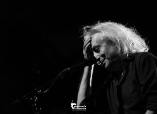 Του άξιζε του Γιάννη Αγγελάκα αυτή η συναυλία | Ήμασταν στο θέατρο Λυκαβηττού