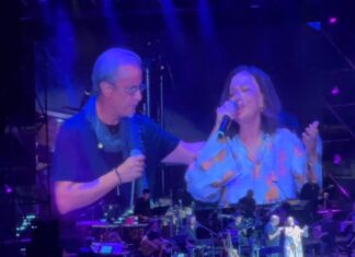 Η Χαρούλα Αλεξίου τραγούδησε για τον “αρχηγό” και σείστηκε το Καλλιμάρμαρο (vid)