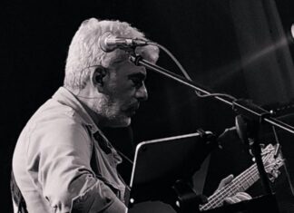 Αντί για το Μαρούσι, πήγα στο θρυλίκο Κύτταρο να δω τον Δημήτρη Μυστακίδη