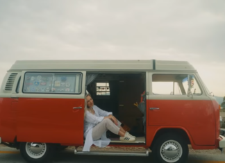 “Έχω Μια Θάλασσα Αγάπη” | Ακούσαμε τον νέο δίσκο της Ρίτας Αντωνοπούλου