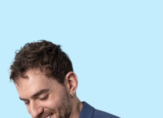 Ο ΑΛΕΞΑΝΔΡΟΣ ΤΖΟΒΑΝΙ ΣΤΗ ΜΟΥΣΙΚΗ ΣΚΗΝΗ ”ΡΑΔΙΟ