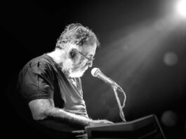 Sold out η μεγάλη συναυλία – αφιέρωμα στον Θάνο Μικρούτσικο στο Δημοτικό Θέατρο Λυκαβηττού